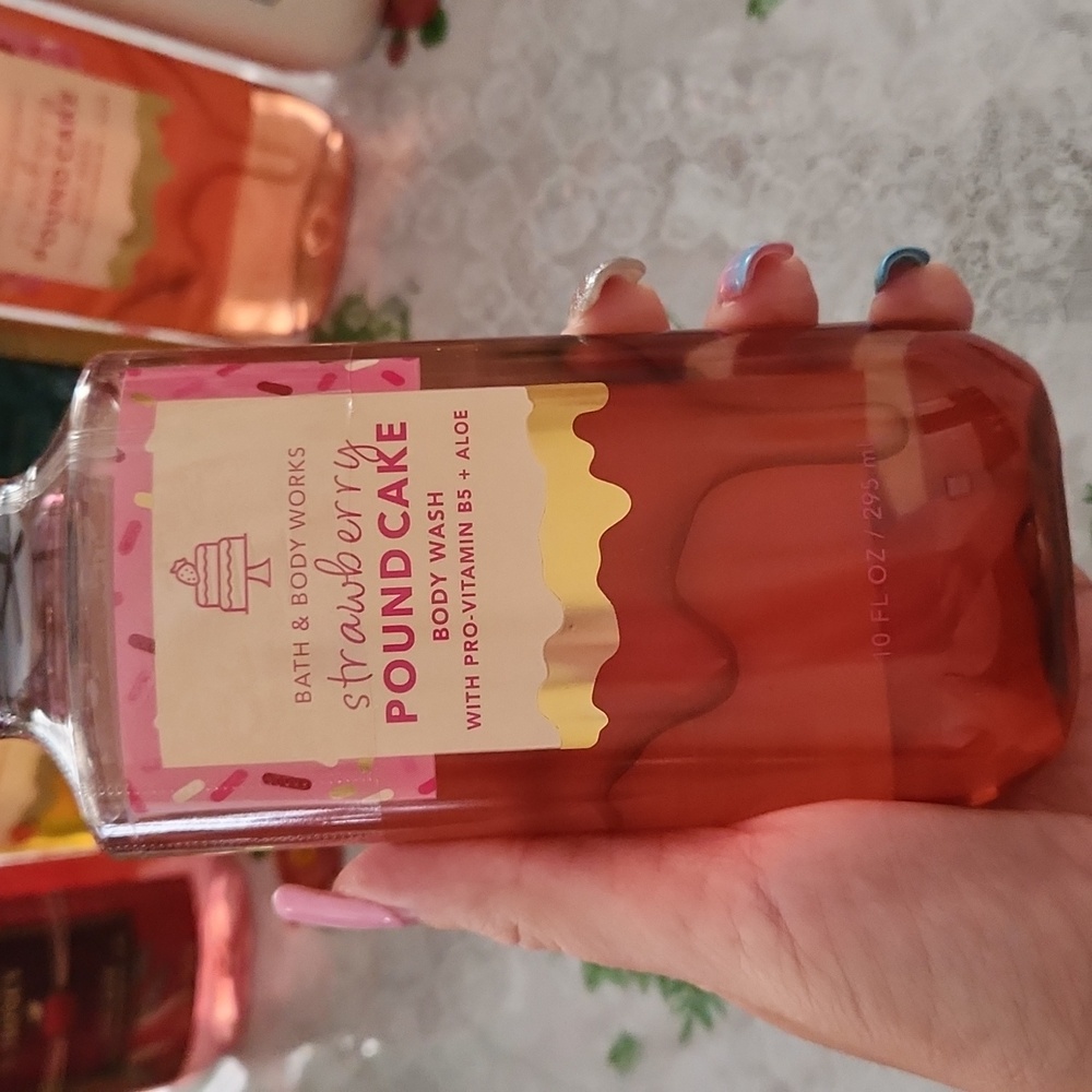 NWT 🍓STRAWBERRY POUNDCAKE - Picture 2 of 3